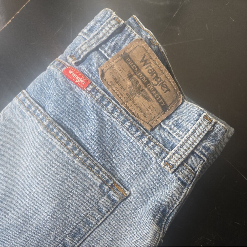 Wrangler Jeans Mens 40x30 Blue Denim Relaxed Fit Straight Leg Pants Workwear - Picture 1 of 12